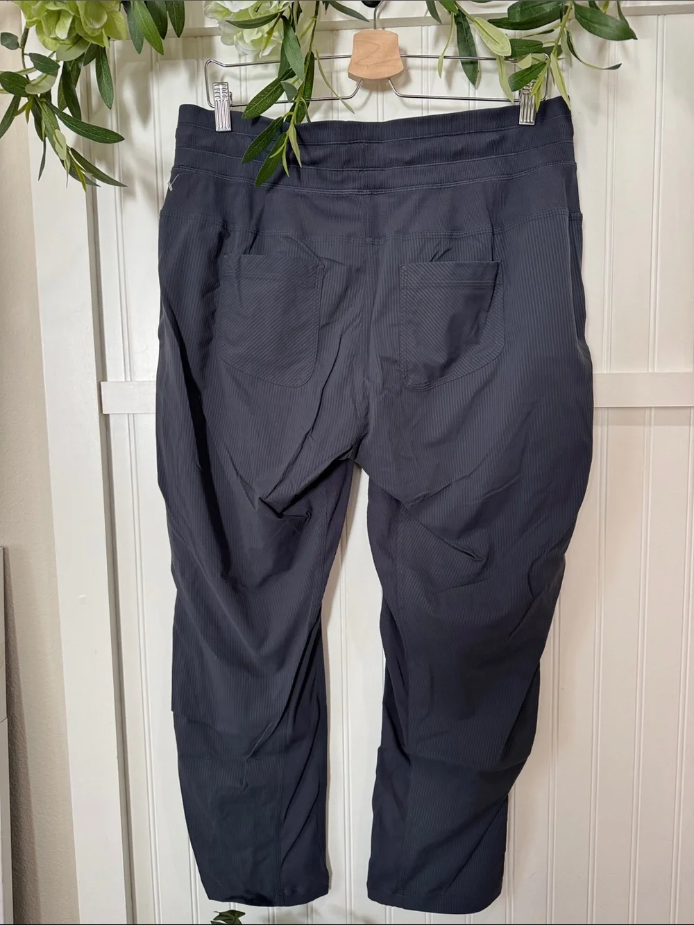 #369 LULULEMON ATHLETICA Charcoal Gray Dance Studio Pants 12S